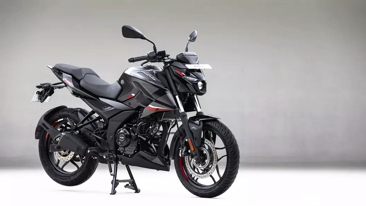 A image of black colour Bajaj Pulsar NS250 With fully White Background