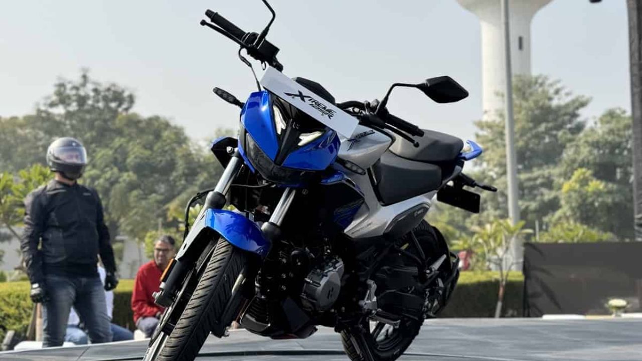 A image of Hero Xtreme 125R in a blue color in bike bike persentation