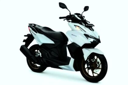 A image of next Generation Honda Activa 7G in white and black color with white background