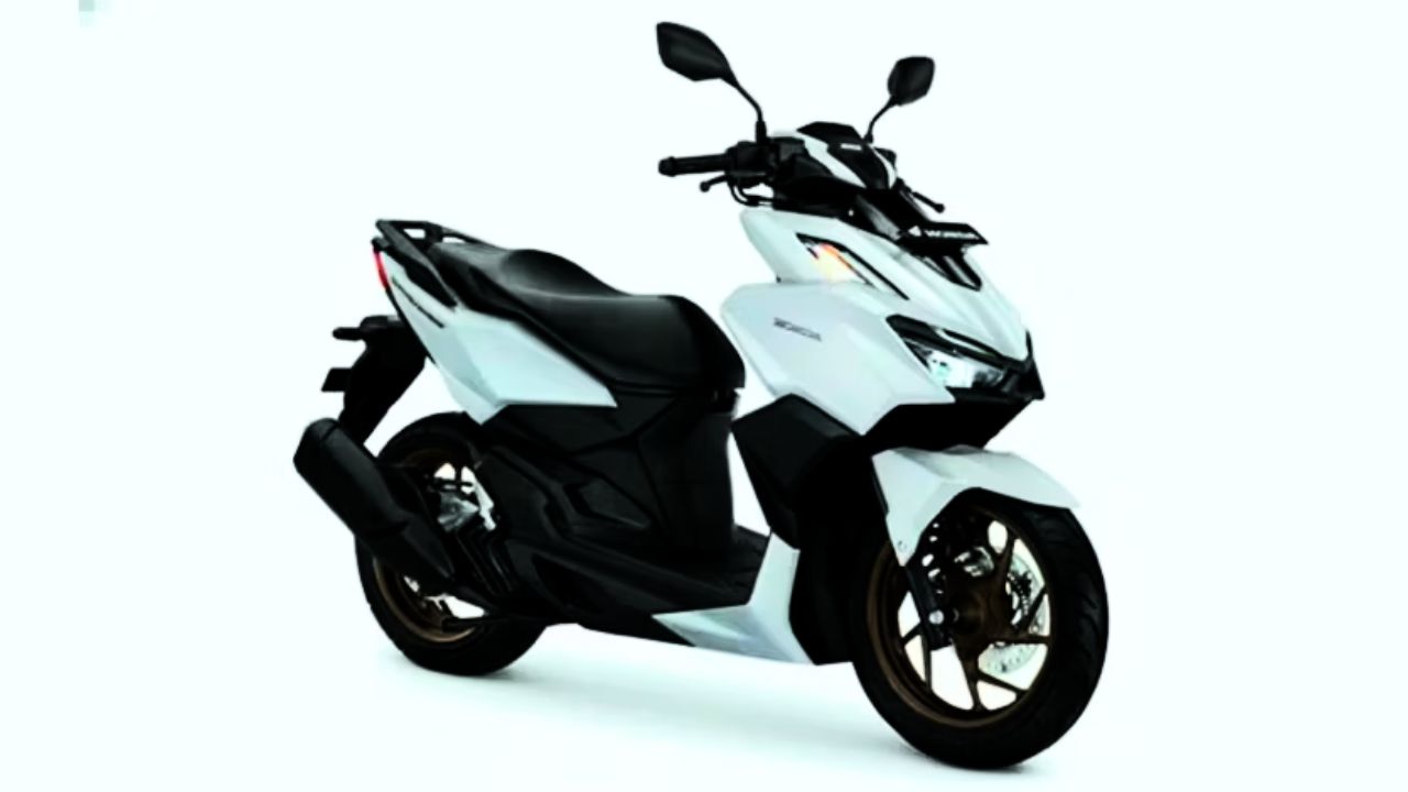 A image of next Generation Honda Activa 7G in white and black color with white background