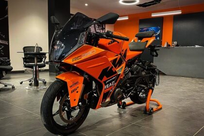 A image of orange and black Colour KTM RC 390