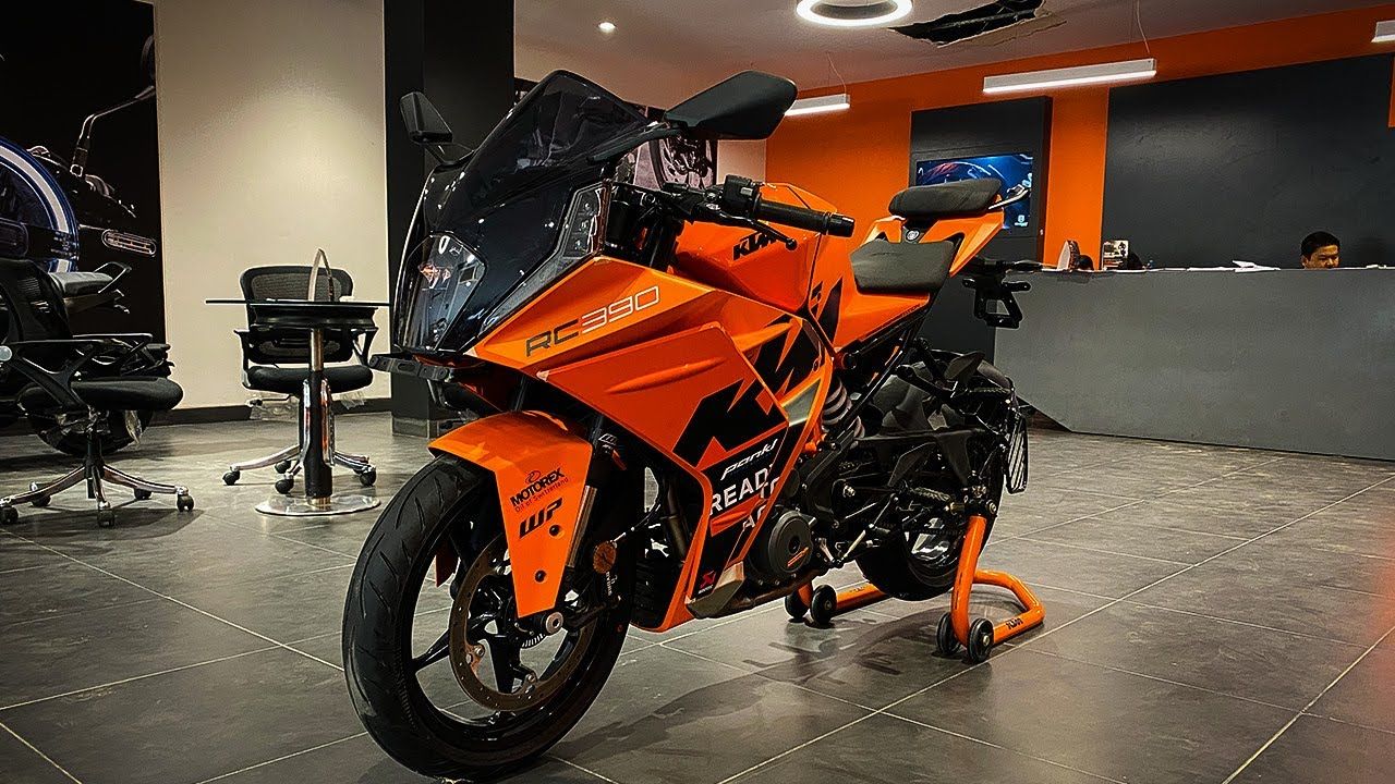 A image of orange and black Colour KTM RC 390