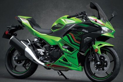 This is a image of 2024 Kawasaki Ninja 500 in mix of green and black colour