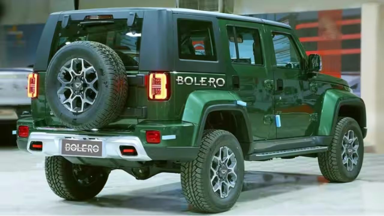 new green colour Mahindra Bolero