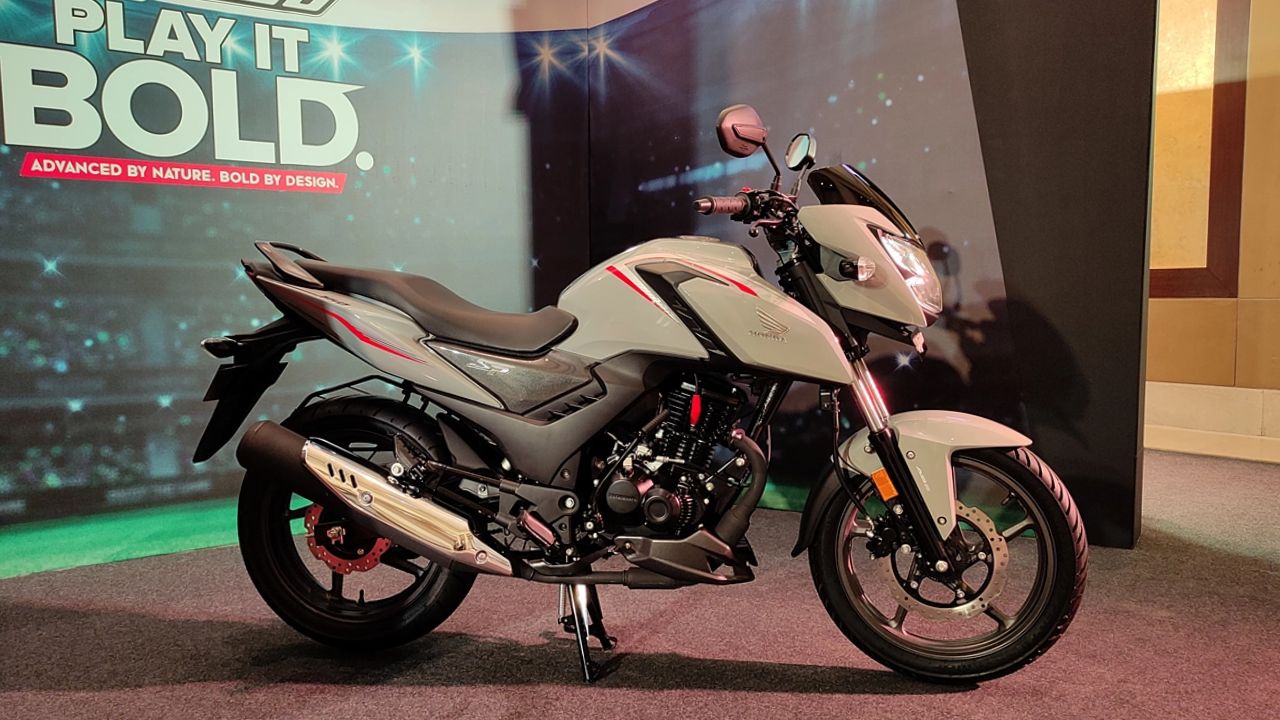 A image of New Honda SP 160 in White and black color In a showcase
