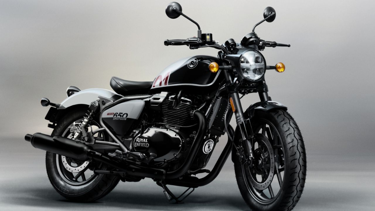 a image of Royal Enfield Shotgun 650 in a black With White colour