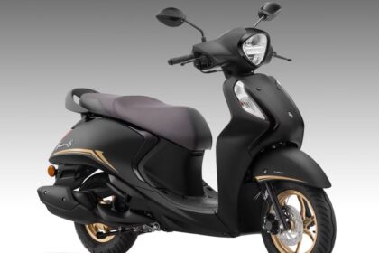 A image of Yamaha Fascino 125 Fi Hybrid in a black colour
