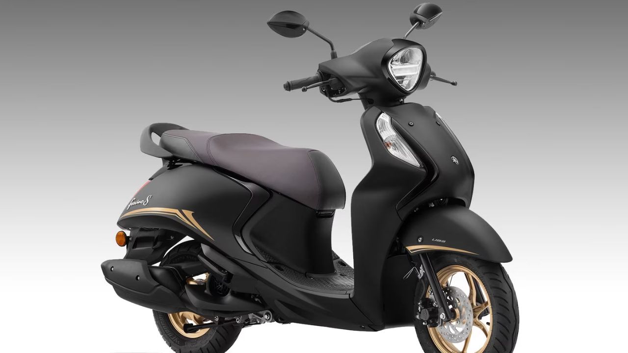 A image of Yamaha Fascino 125 Fi Hybrid in a black colour