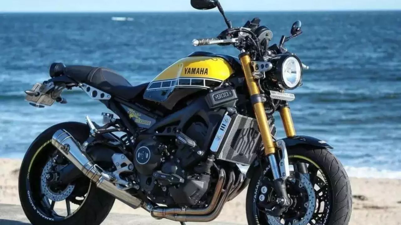 A image of Yamaha RX100 in New 225cc in Black and Yellow colour