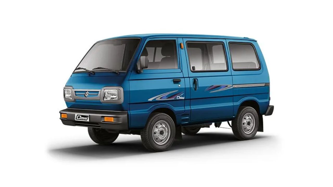 Maruti Omni in blue color ingront of plain white background