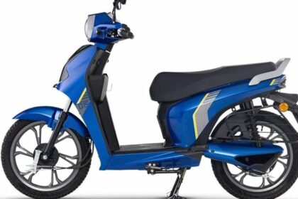 Here is image of blue and black colour BGauss D15 Electric Scooter With white background