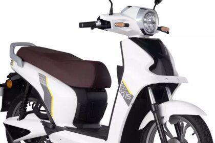 Here is image of Black and white colour BGauss D15 Electric Scooter With plane white background