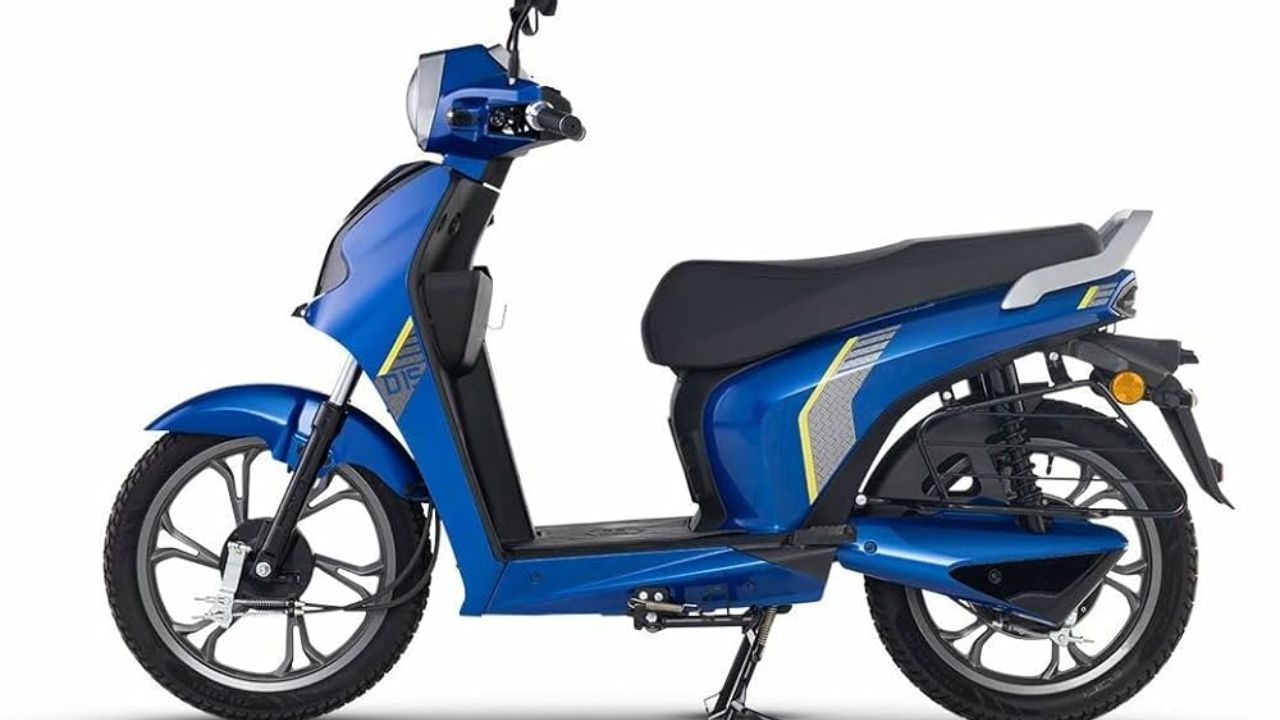 Here is image of blue and black colour BGauss D15 Electric Scooter With white background