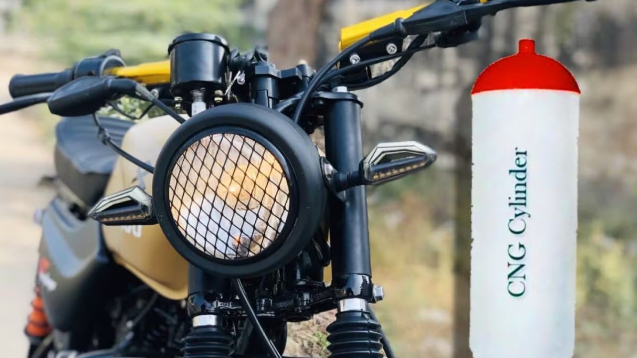 Here is image of Bajaj bike White CNG Cylinder