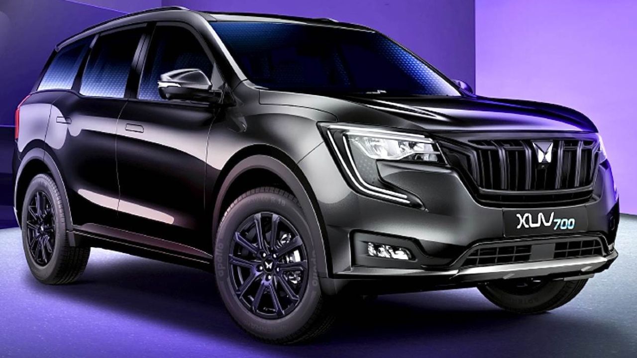 Here is image of Black colour Mahindra XUV700
