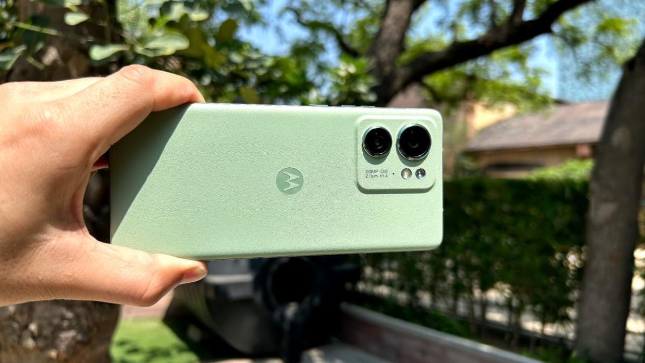 Motorola Edge 40 in mint color in hand infront of park