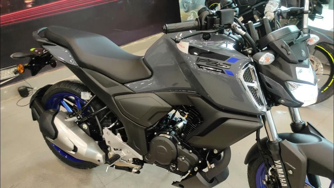 Here is image of Black colour Yamaha FZS-FI V3 Which is placed in showroom of Yamaha