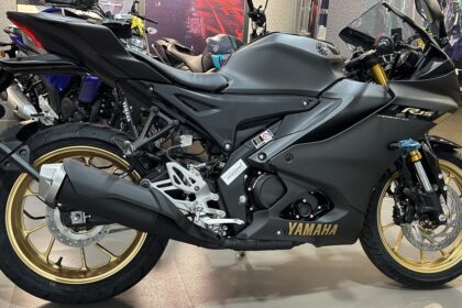here is Image of Yamaha R15 V4 In Black colour WHich is placed in showroom