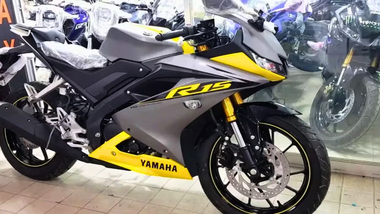 Here is Image of Grey and yellow colour Yamaha R15 Which is placed in showroom