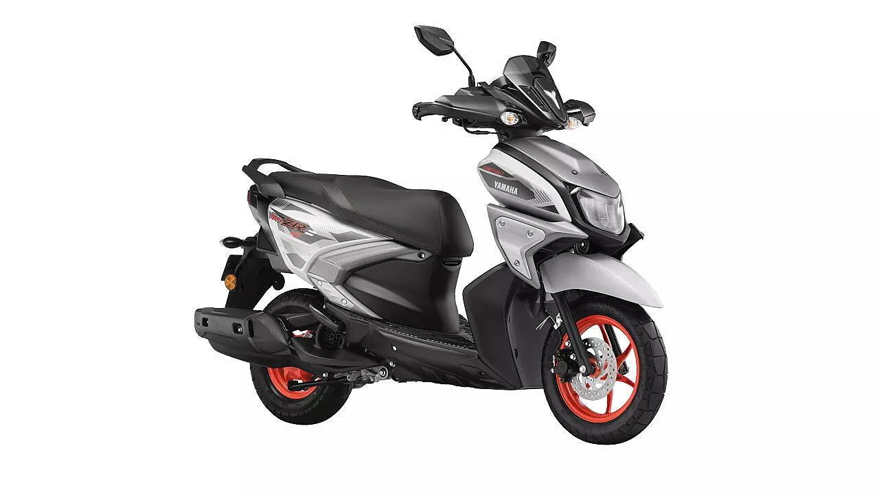 Here is image of Black and White colour Yamaha Ray-ZR 125 FI Hybrid with white background